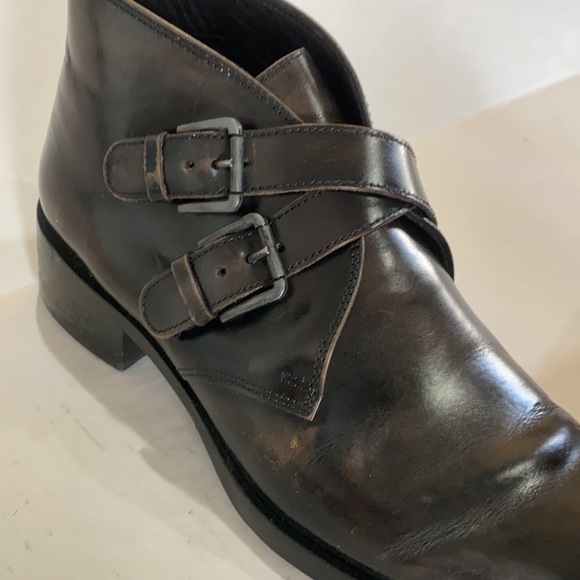 Donald J. Pliner Brazilian Leather Short Boots. - Picture 12 of 12